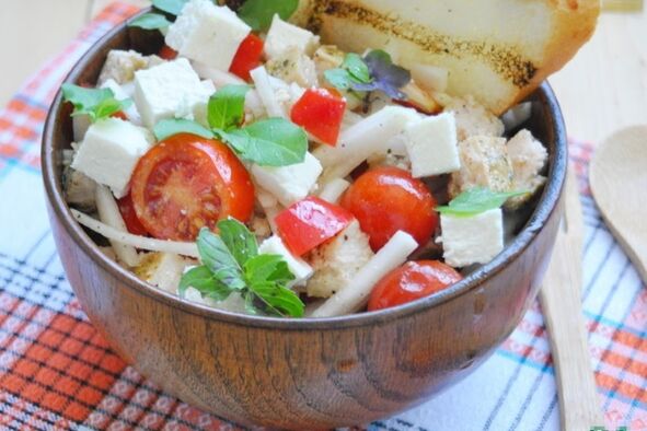 Salad sereal sareng béas basmati pikeun anu hoyong leungit beurat dina diet Tengah