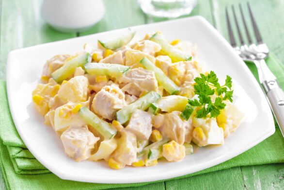 Salad usum panas - piring anu hampang sareng teu biasa dina ménu diet Tengah